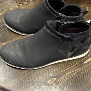 Women’s Casual Shoes